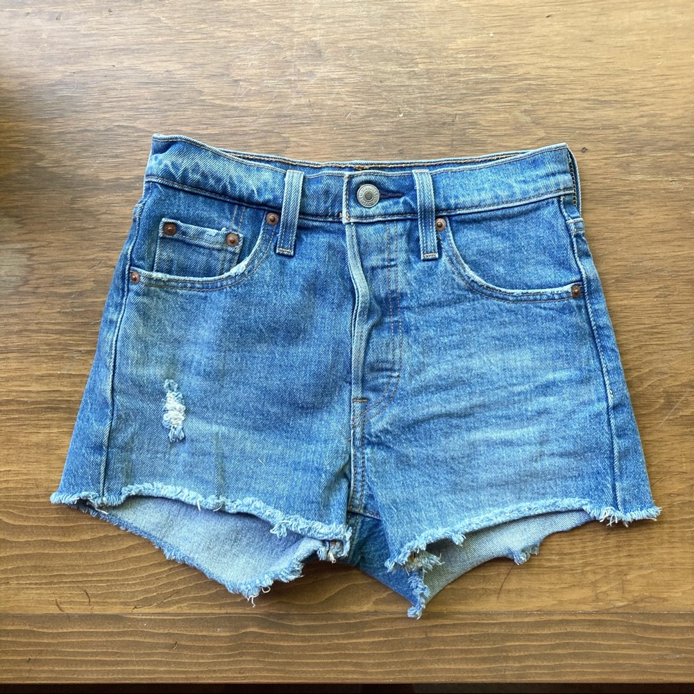 Levi’s 501 high waisted cut off denim shorts